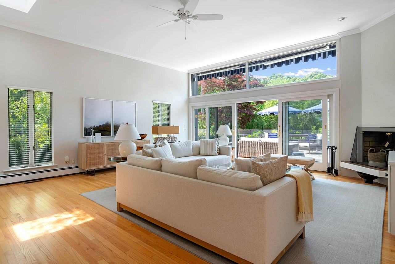 1 Oakwood Ct - Photo 4 of 13