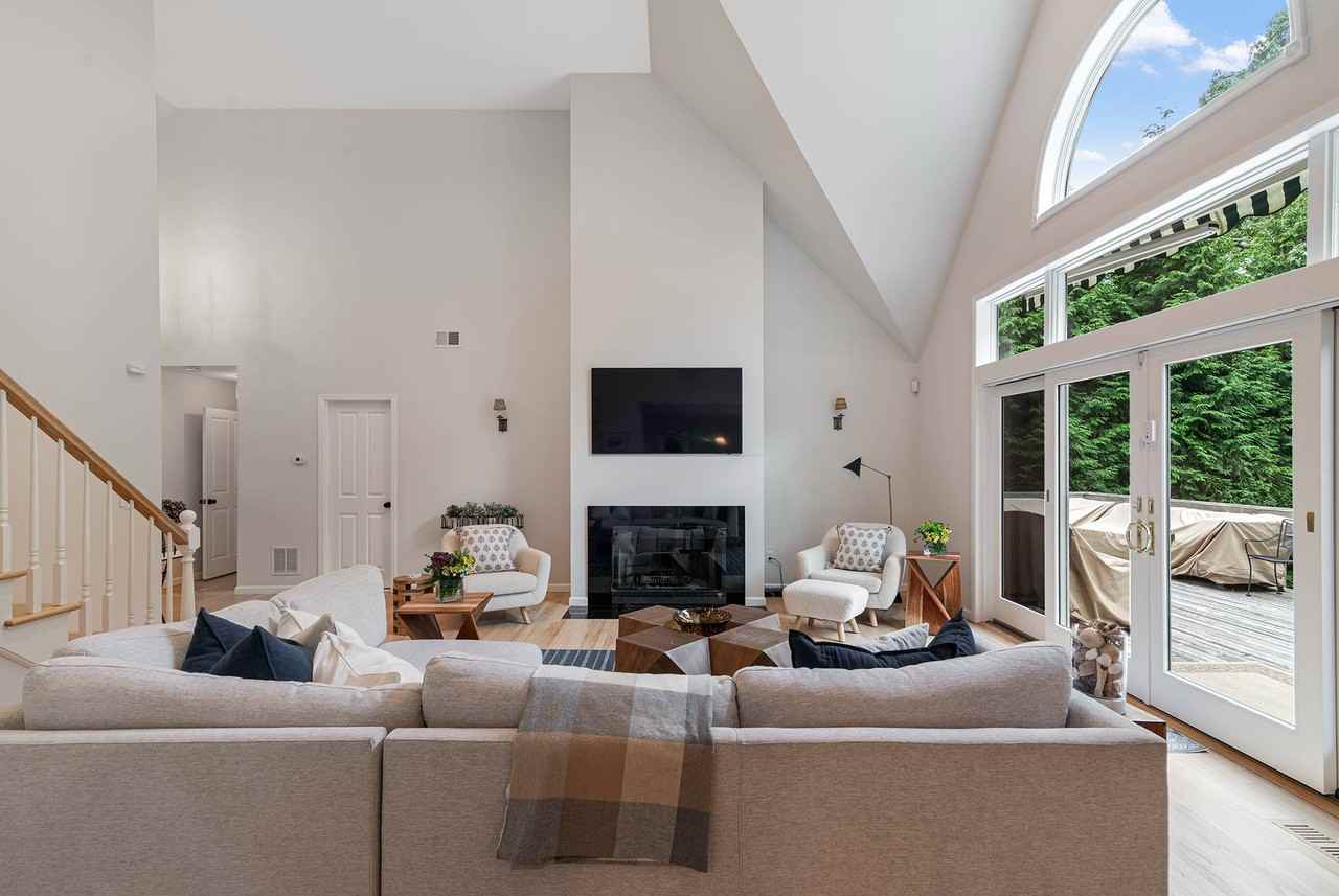 57 Spring Pond Ln - Photo 4 of 23