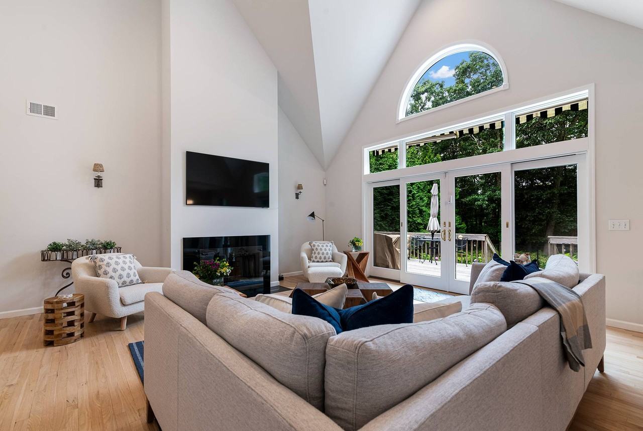 57 Spring Pond Ln - Photo 5 of 23