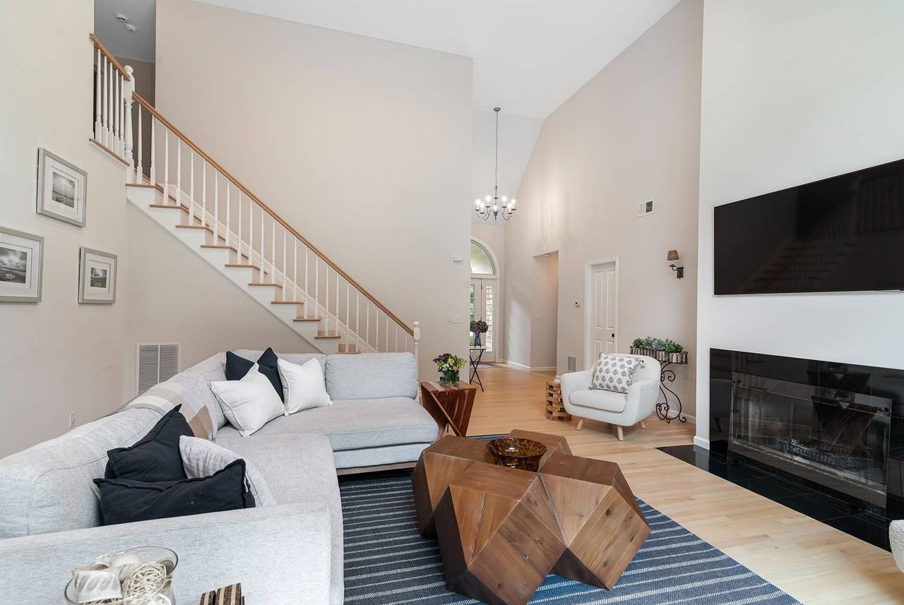 57 Spring Pond Ln - Photo 6 of 23