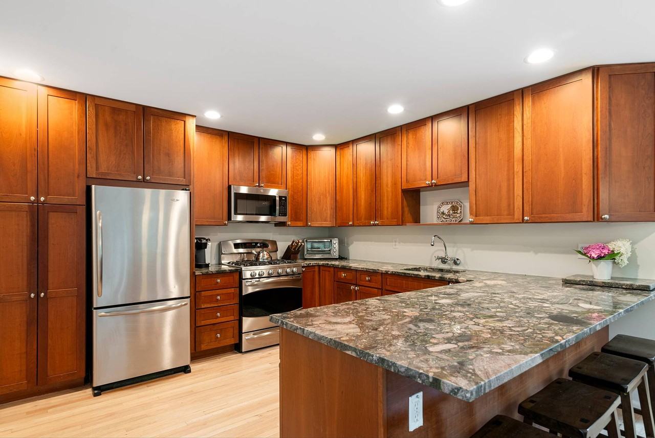 57 Spring Pond Ln - Photo 7 of 23