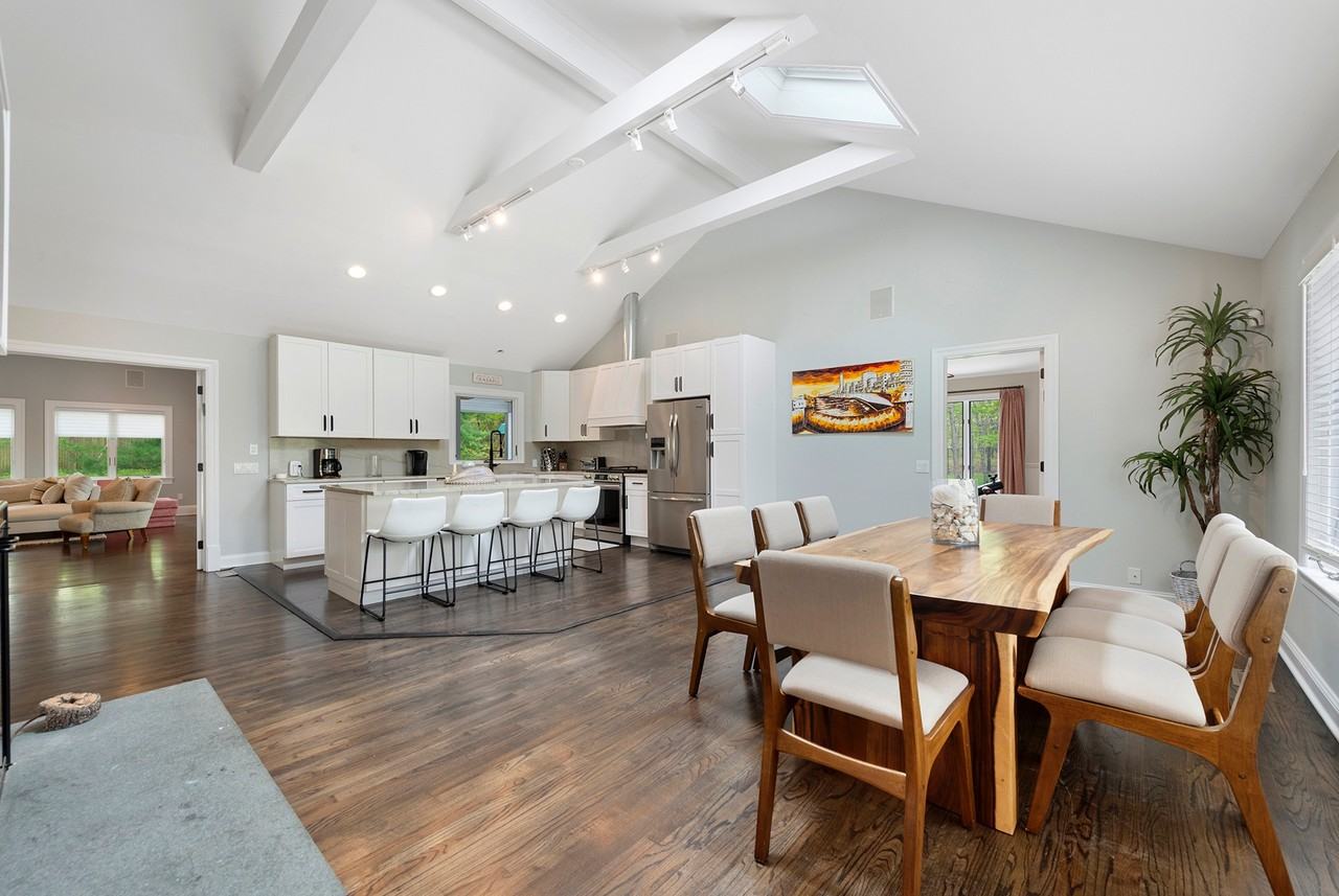 541 Wainscott Nw Rd - Photo 4 of 19