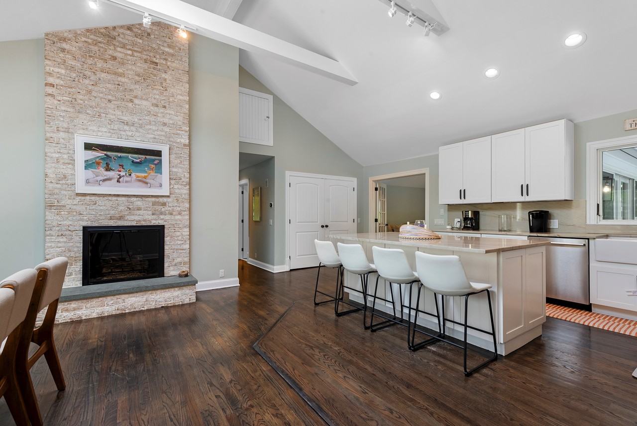 541 Wainscott Nw Rd - Photo 5 of 19