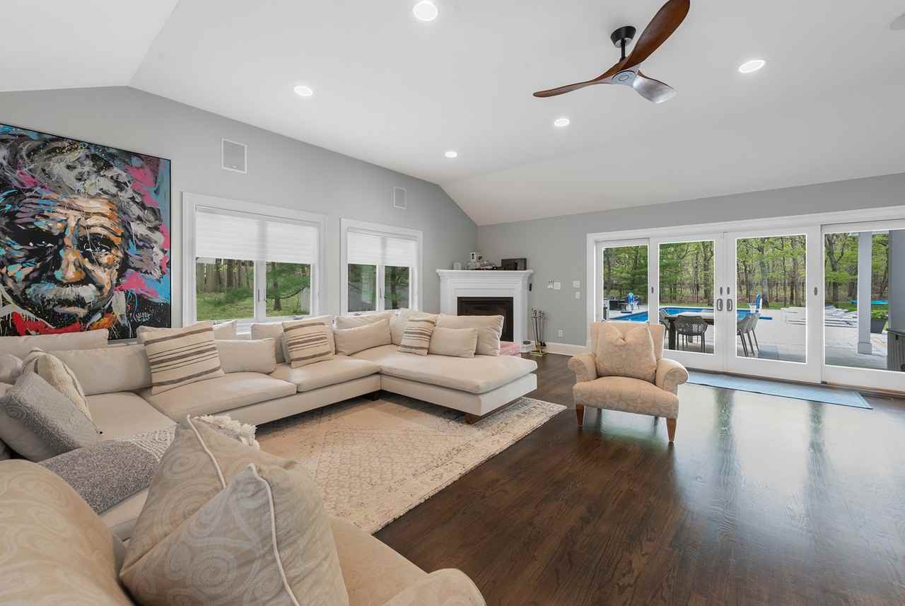 541 Wainscott Nw Rd - Photo 7 of 19