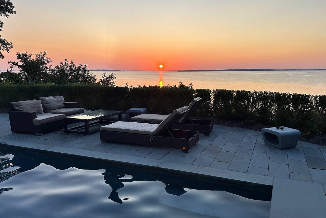 1 Bay Bluff Way - Photo 2 of 22