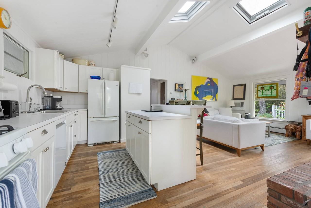 45 Hampton Ln - Photo 3 of 15