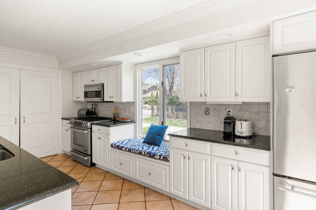 9 Fox Hollow Ln - Photo 6 of 25