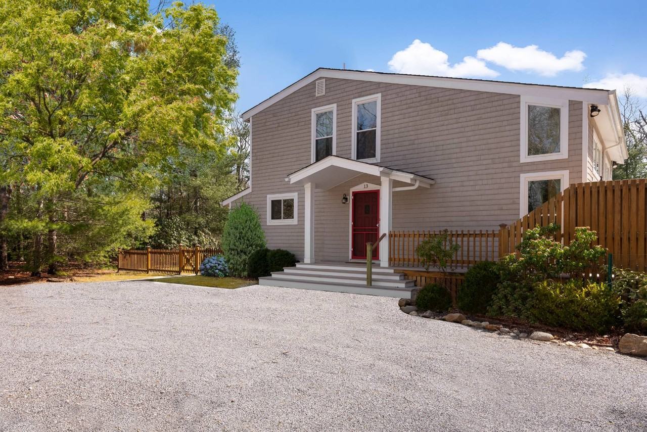 13 Diane Dr - Photo 2 of 15