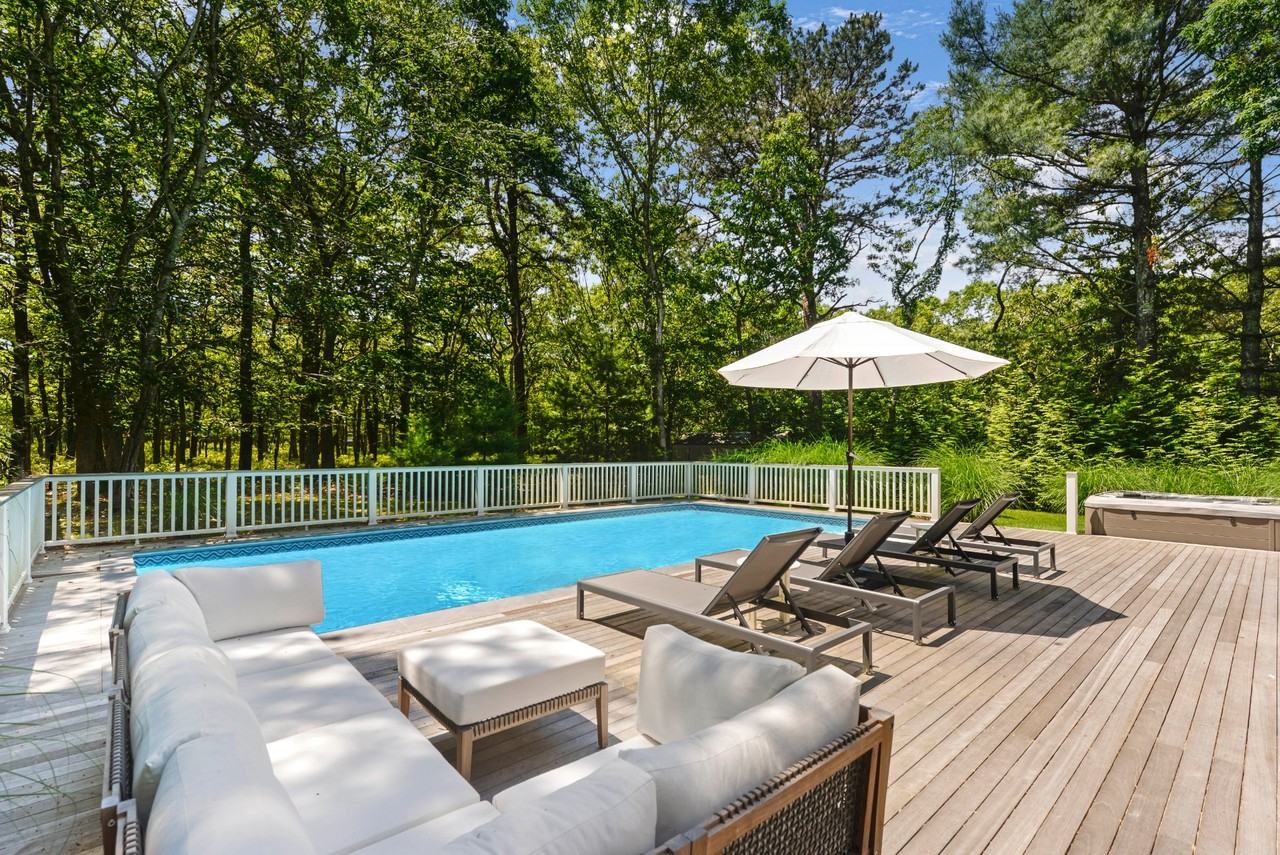 44 Montauk Ave - Photo 2 of 16