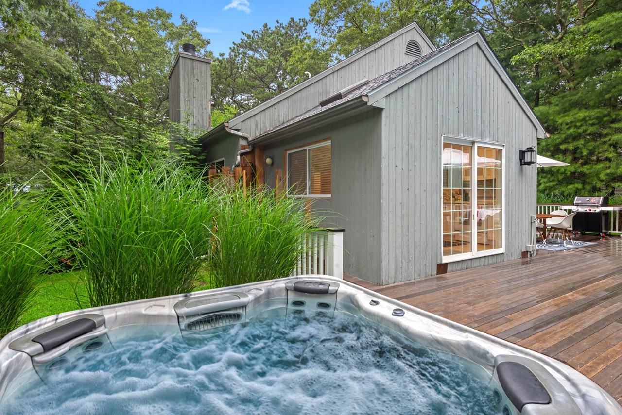 44 Montauk Ave - Photo 3 of 16