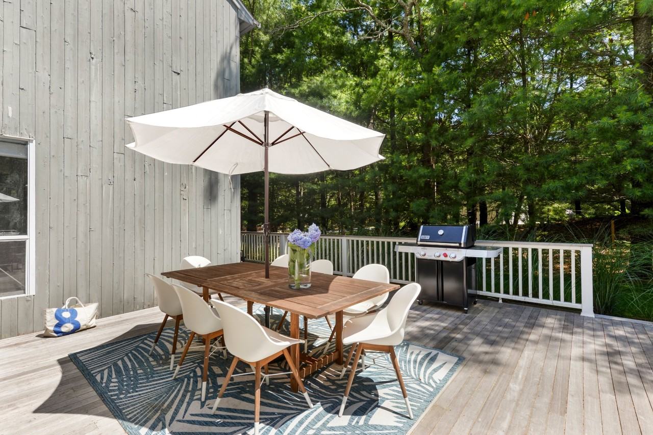 44 Montauk Ave - Photo 4 of 16