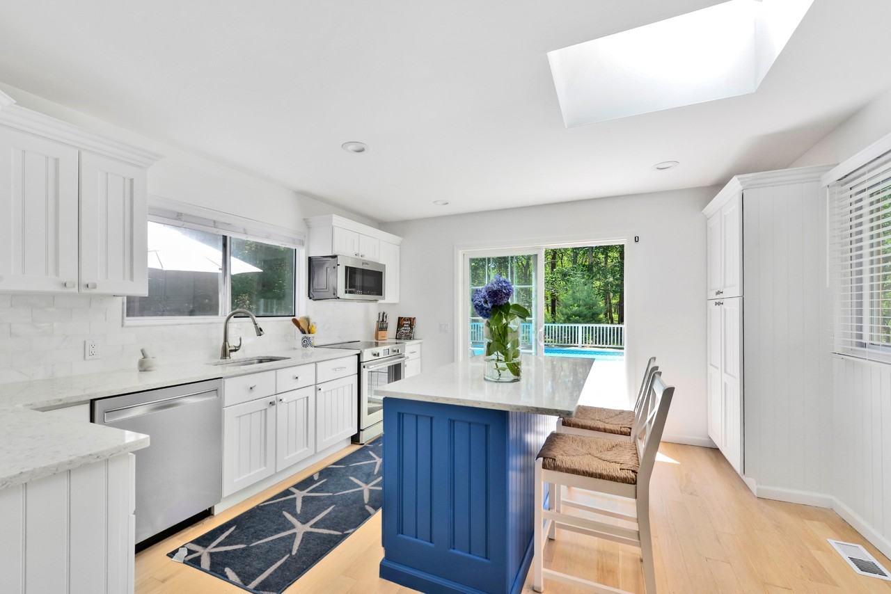 44 Montauk Ave - Photo 6 of 16