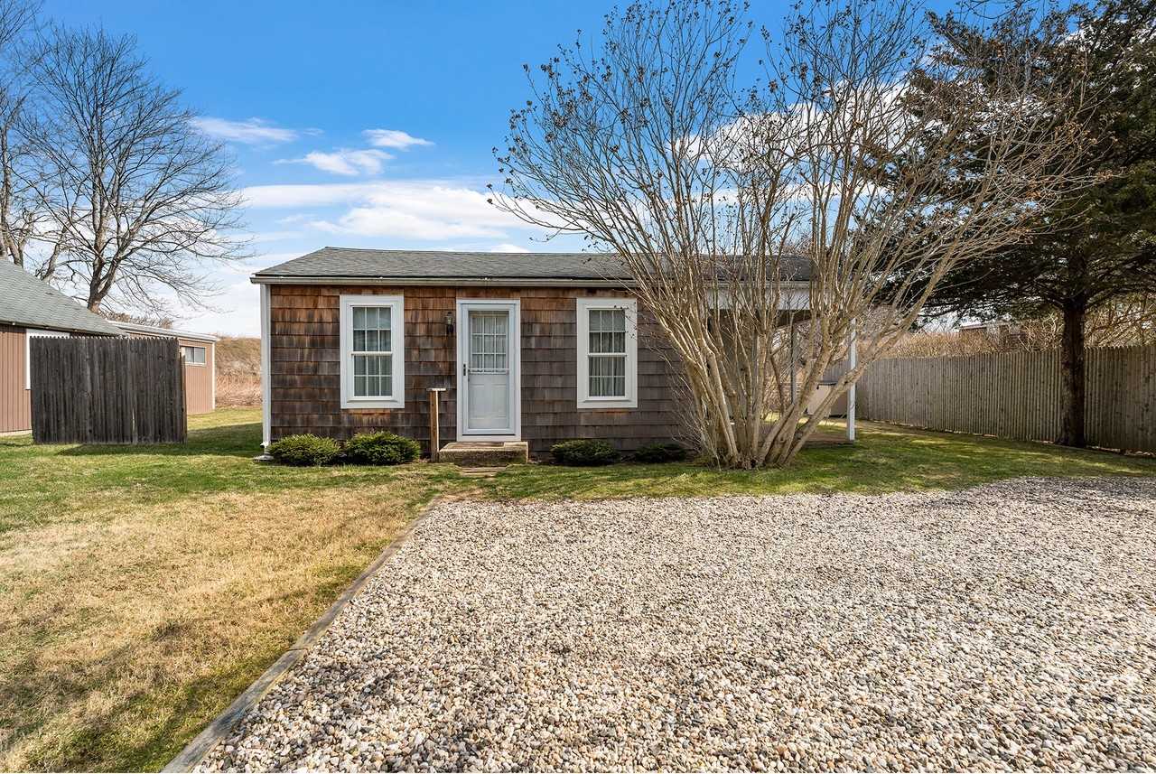 34A Sag Harbor Tpke - Photo 3 of 13