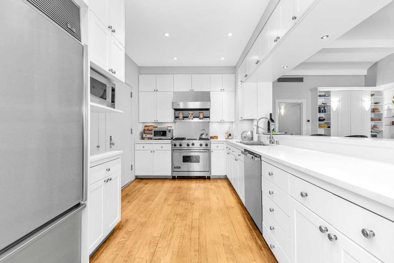 27 N Moore St #8F - Photo 5 of 13