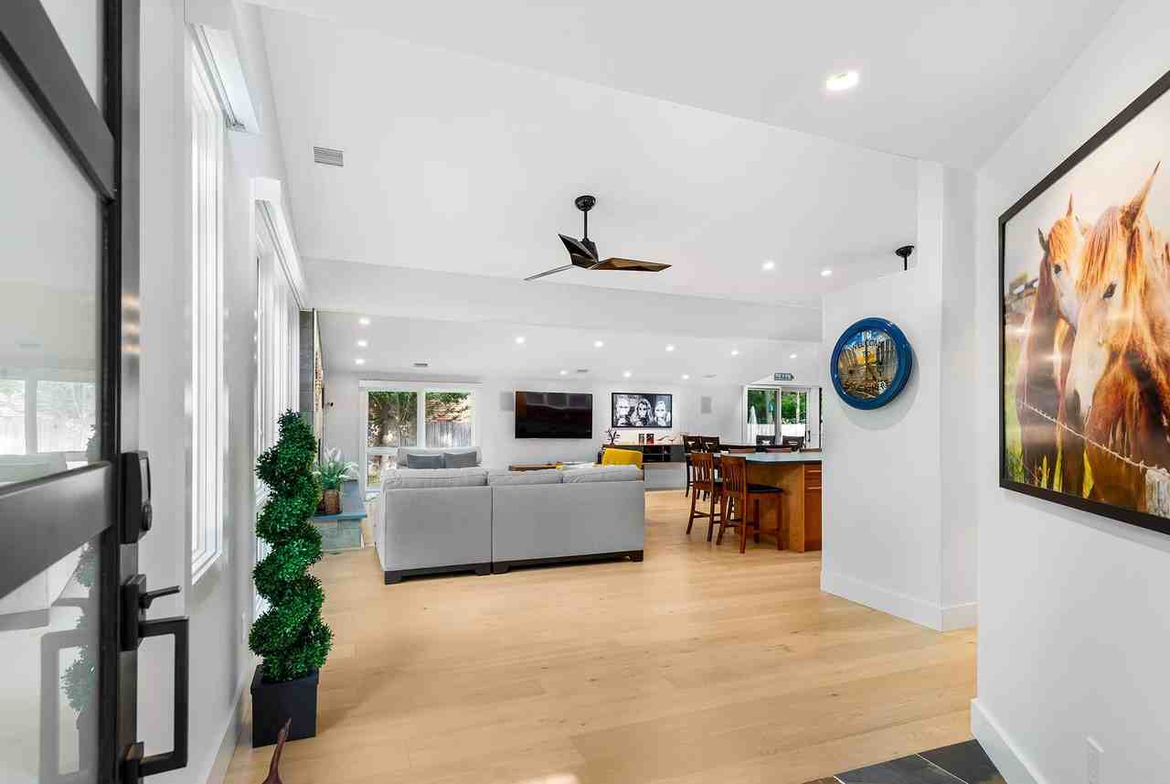 161 Norfolk Dr - Photo 2 of 20