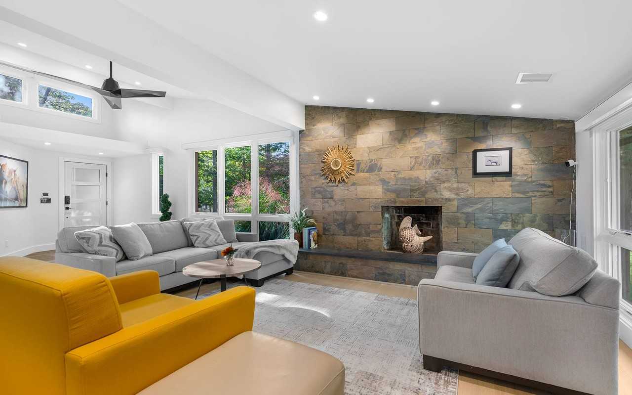 161 Norfolk Dr - Photo 3 of 20