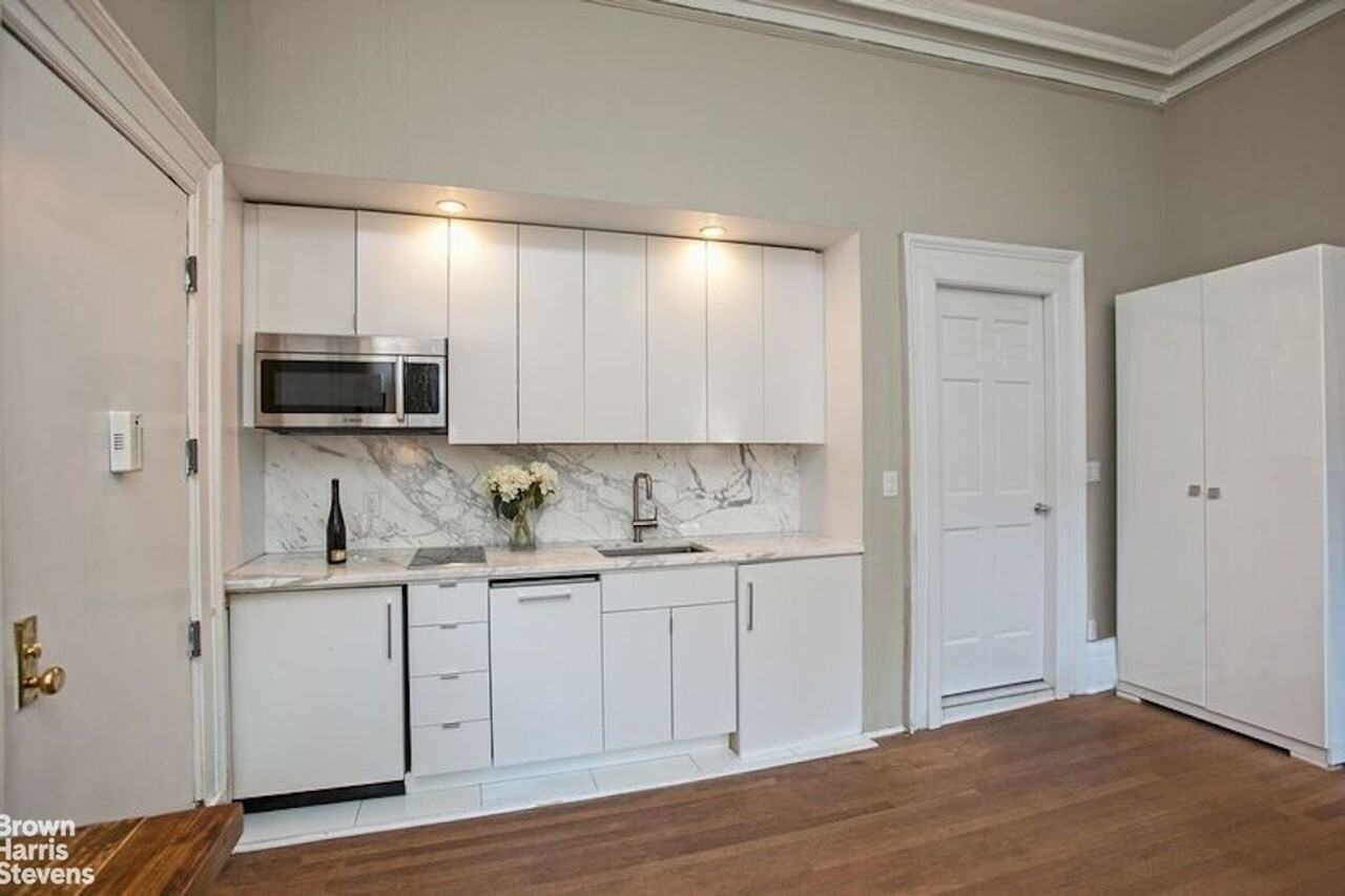 13 E 9th St #3R - Photo 2 of 4