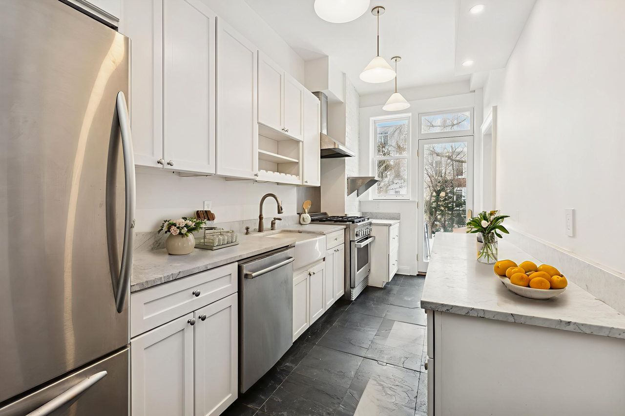 258 Lincoln Rd - Photo 2 of 19