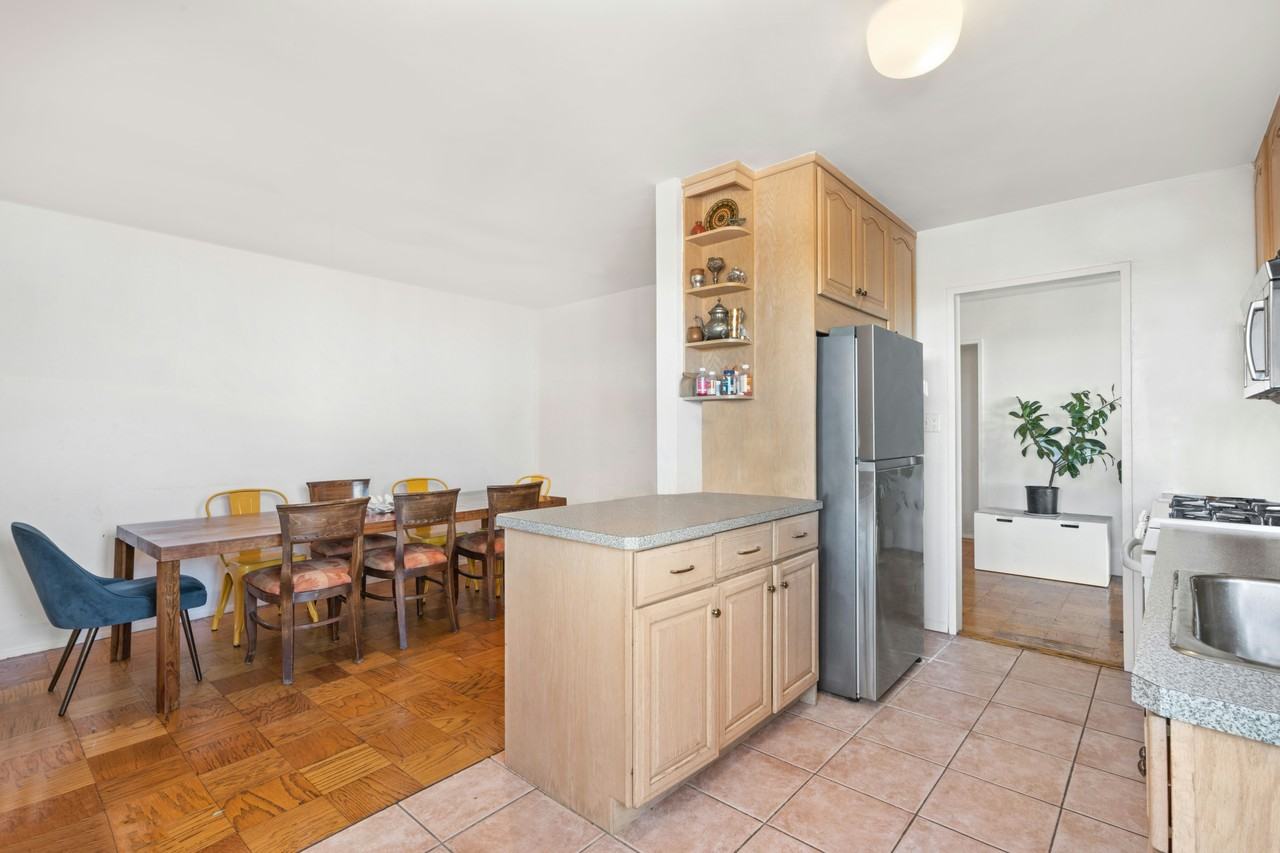 268 E Broadway - Photo 4 of 8