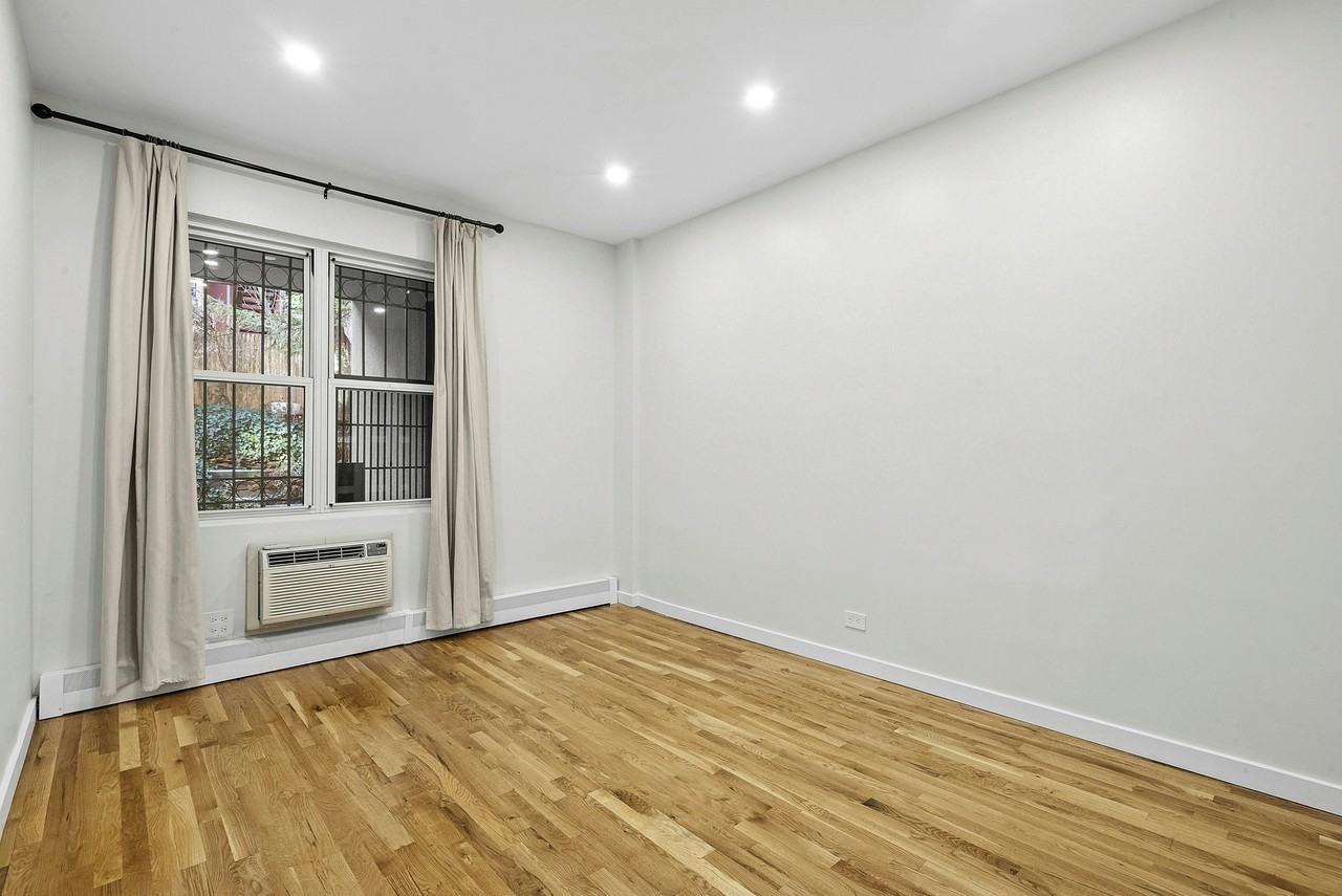 40 W 105th St #1A - Photo 6 of 11