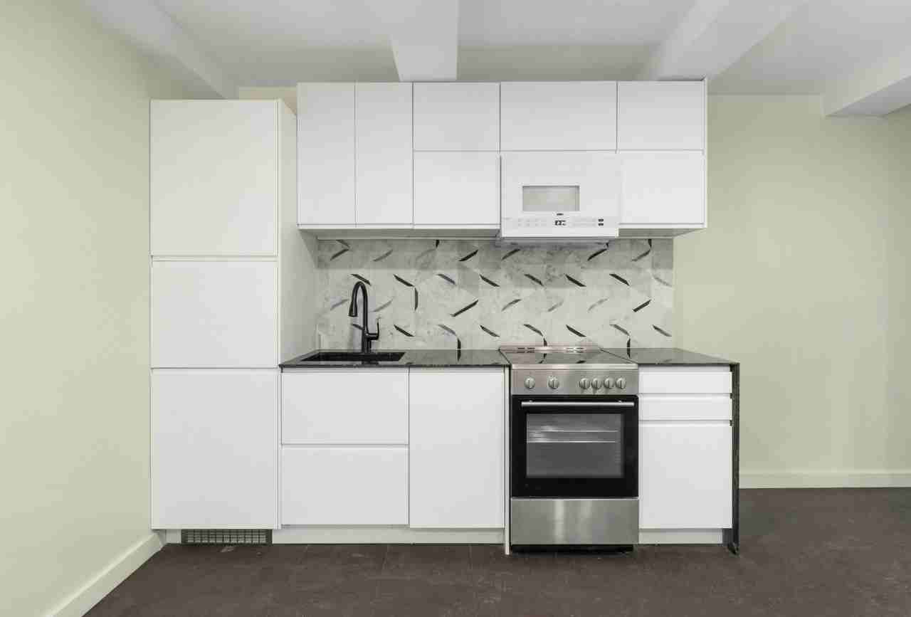 458 W 20th St #1D - Photo 4 of 10