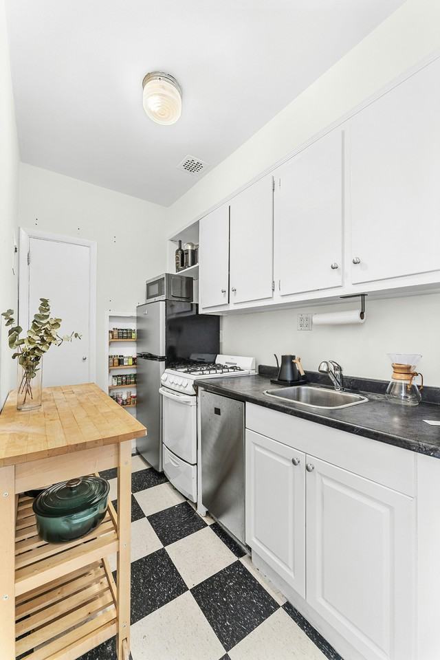 21 W 12th St #4A - Photo 2 of 7