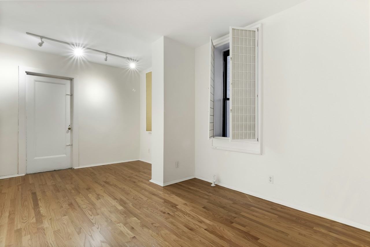 251 W 71st St #1B - Photo 2 of 8