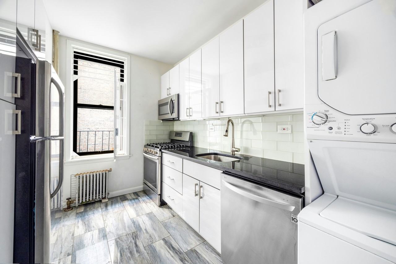 492 Amsterdam Ave #2N - Photo 3 of 6