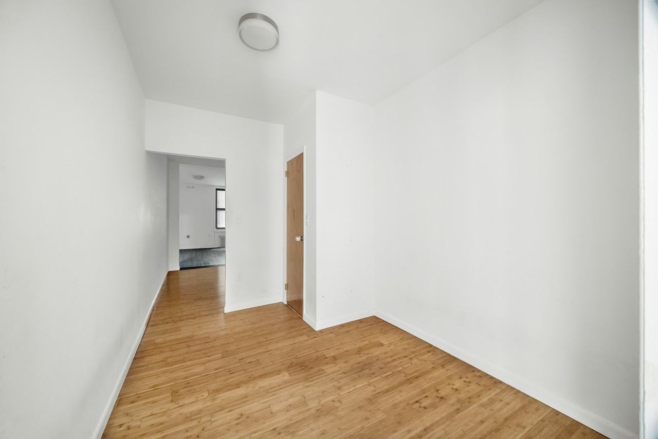 492 Amsterdam Ave #2N - Photo 5 of 6