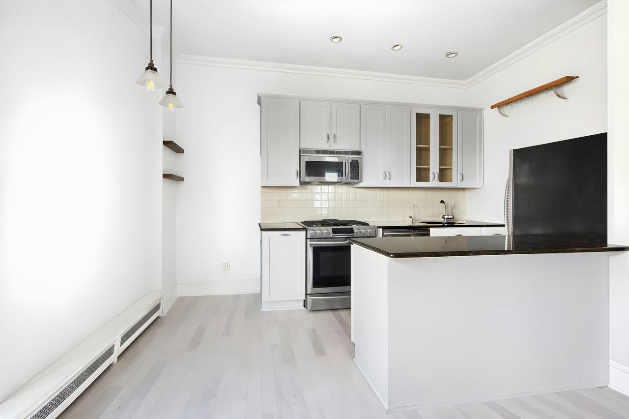 362 15th St #4F - Photo 3 of 10