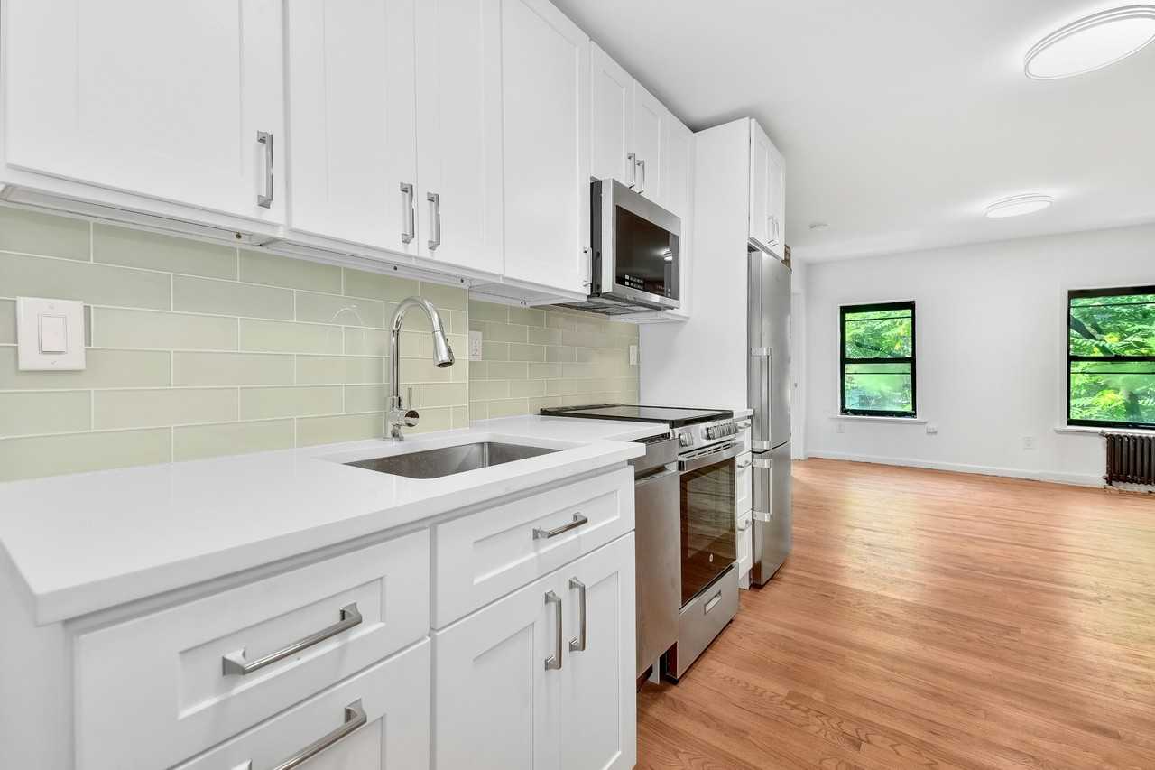 412 E 9th St #16 - Photo 3 of 7