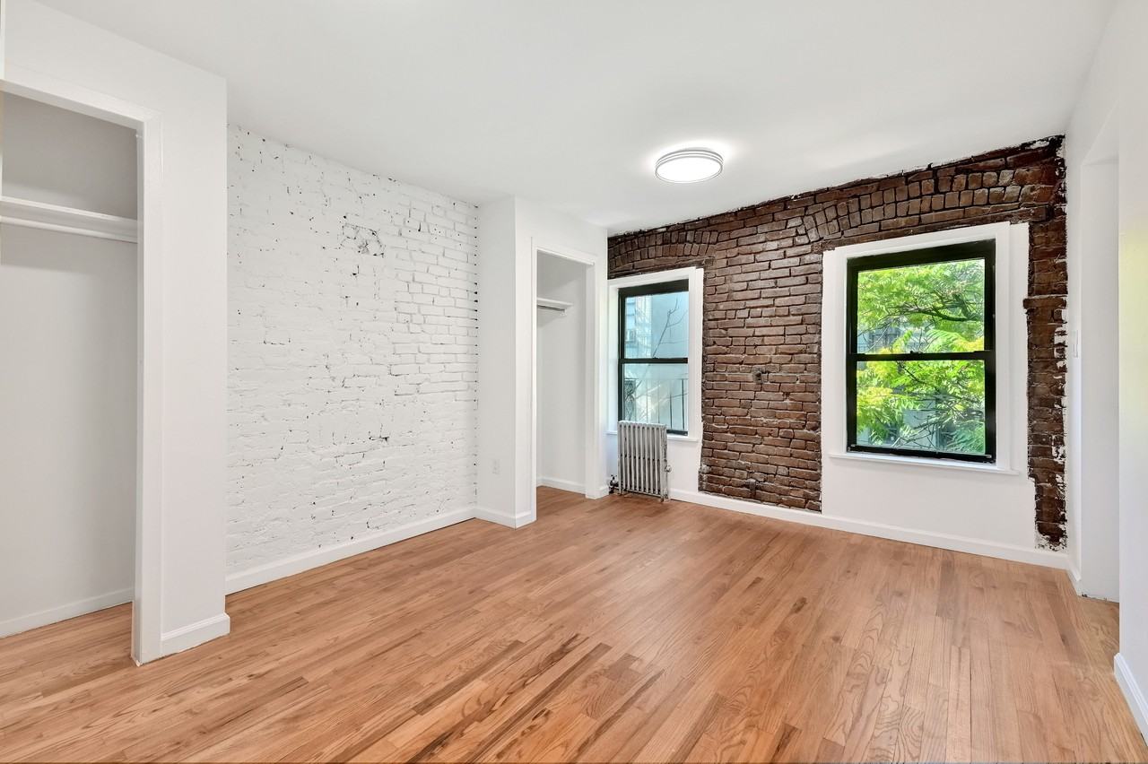 412 E 9th St #16 - Photo 4 of 7