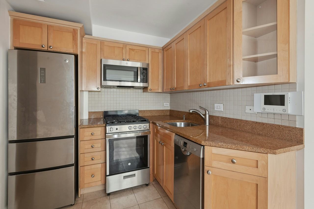 435 E 76th St #3E - Photo 2 of 6