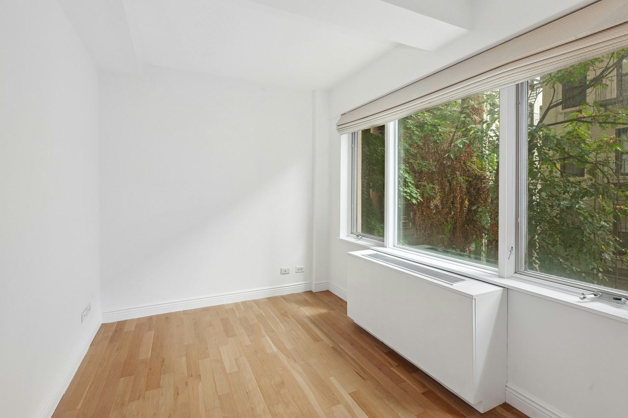 435 E 76th St #3E - Photo 4 of 6