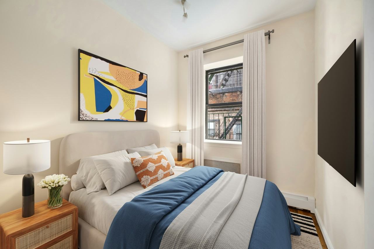 713 E 9th St #1D - Photo 2 of 7