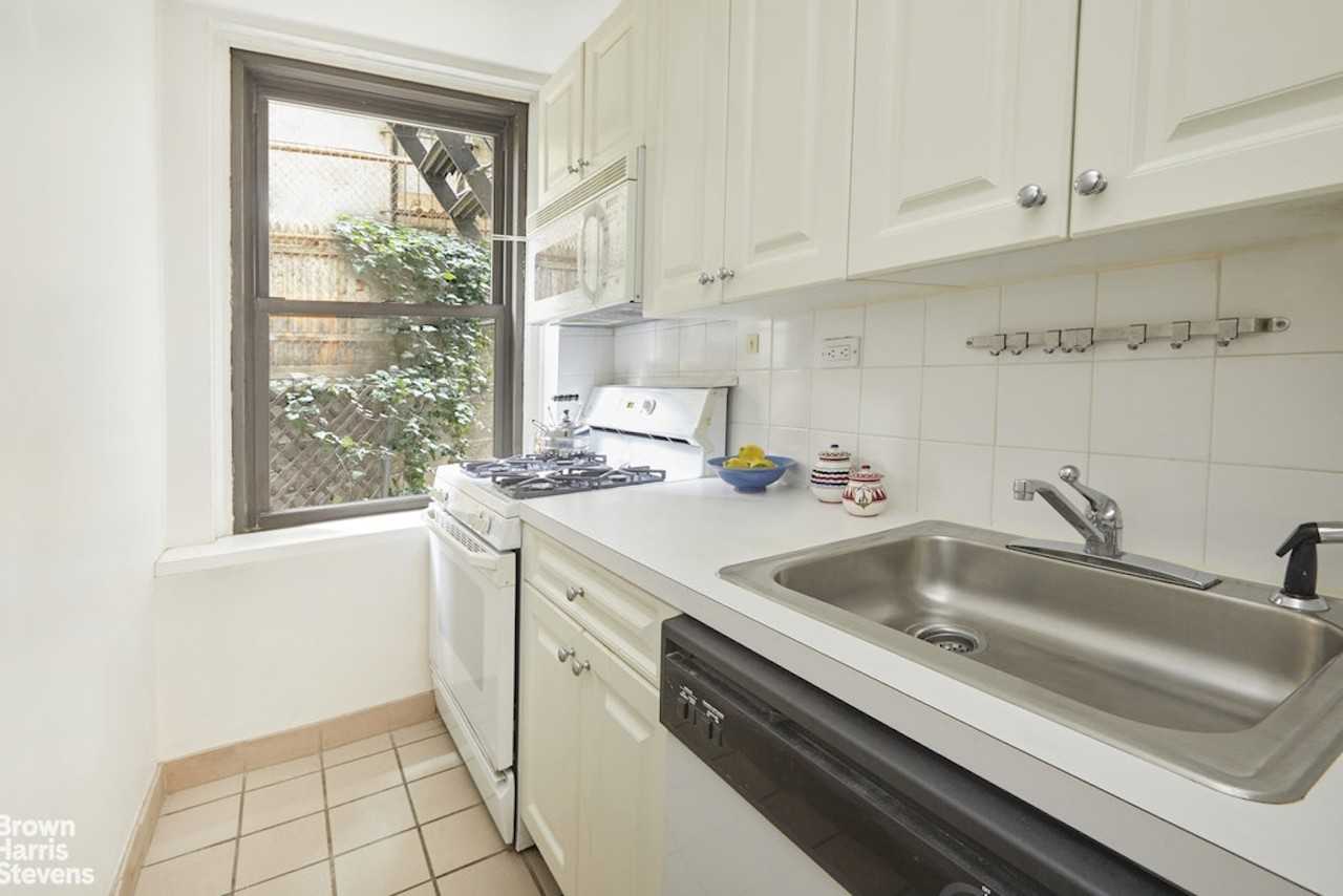210 E 73rd St #1E - Photo 4 of 13