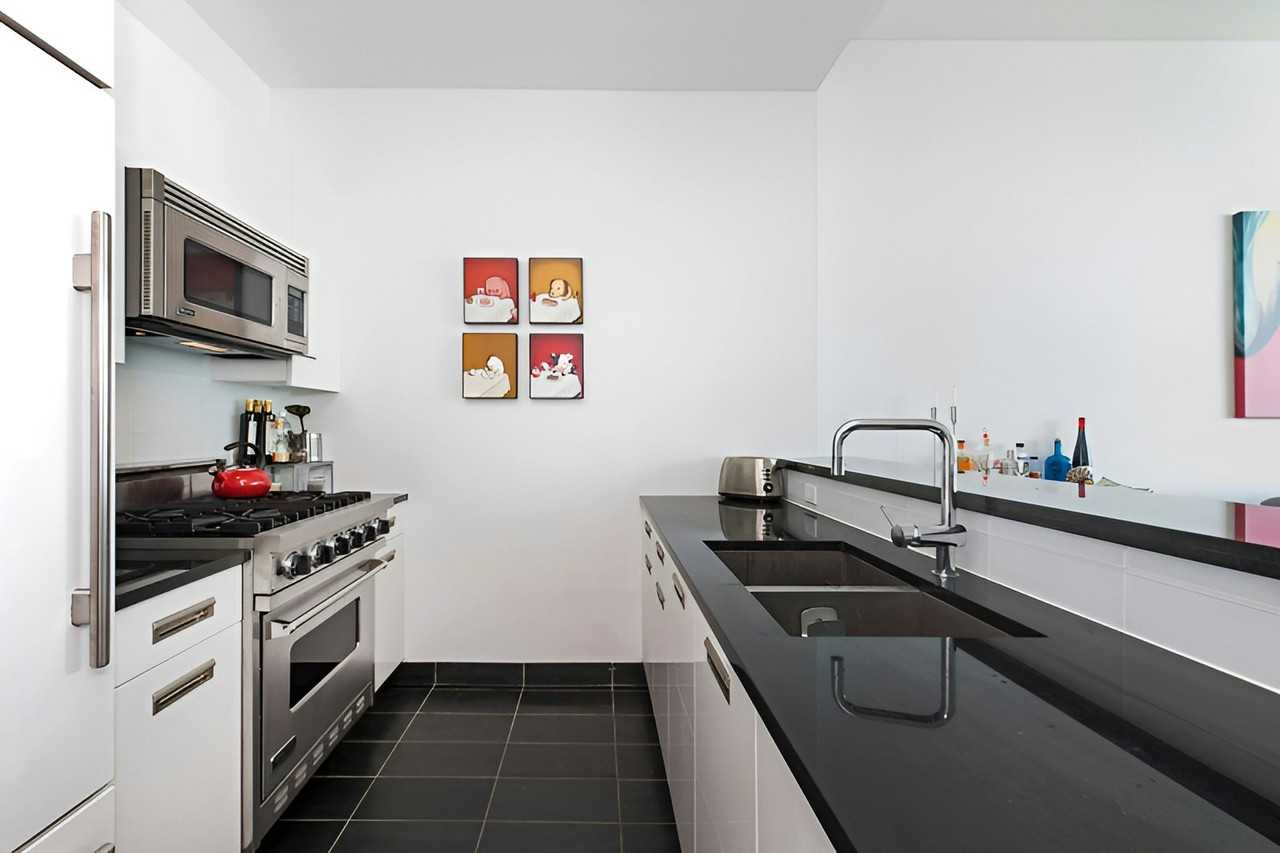 47TH AVENUE/47TH ROAD #1507 - Photo 6 of 27