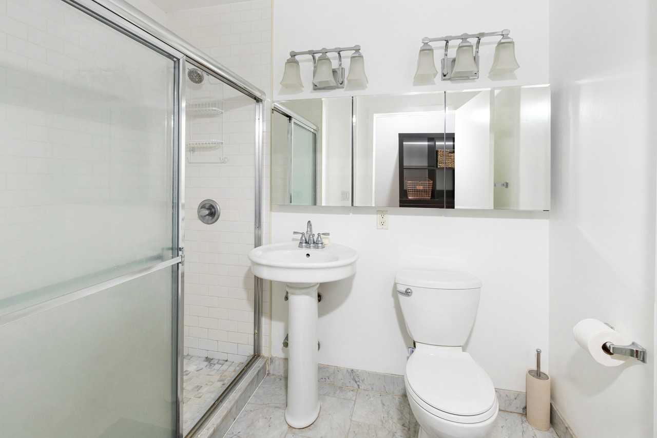 118 E 57th St #4 - Photo 6 of 6