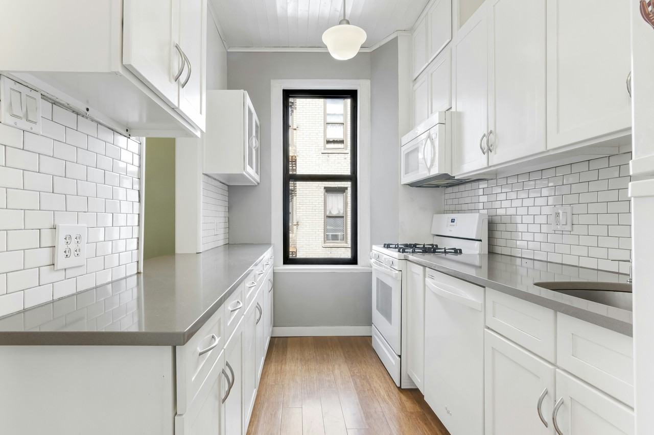 109 Seaman Ave #4A - Photo 3 of 8