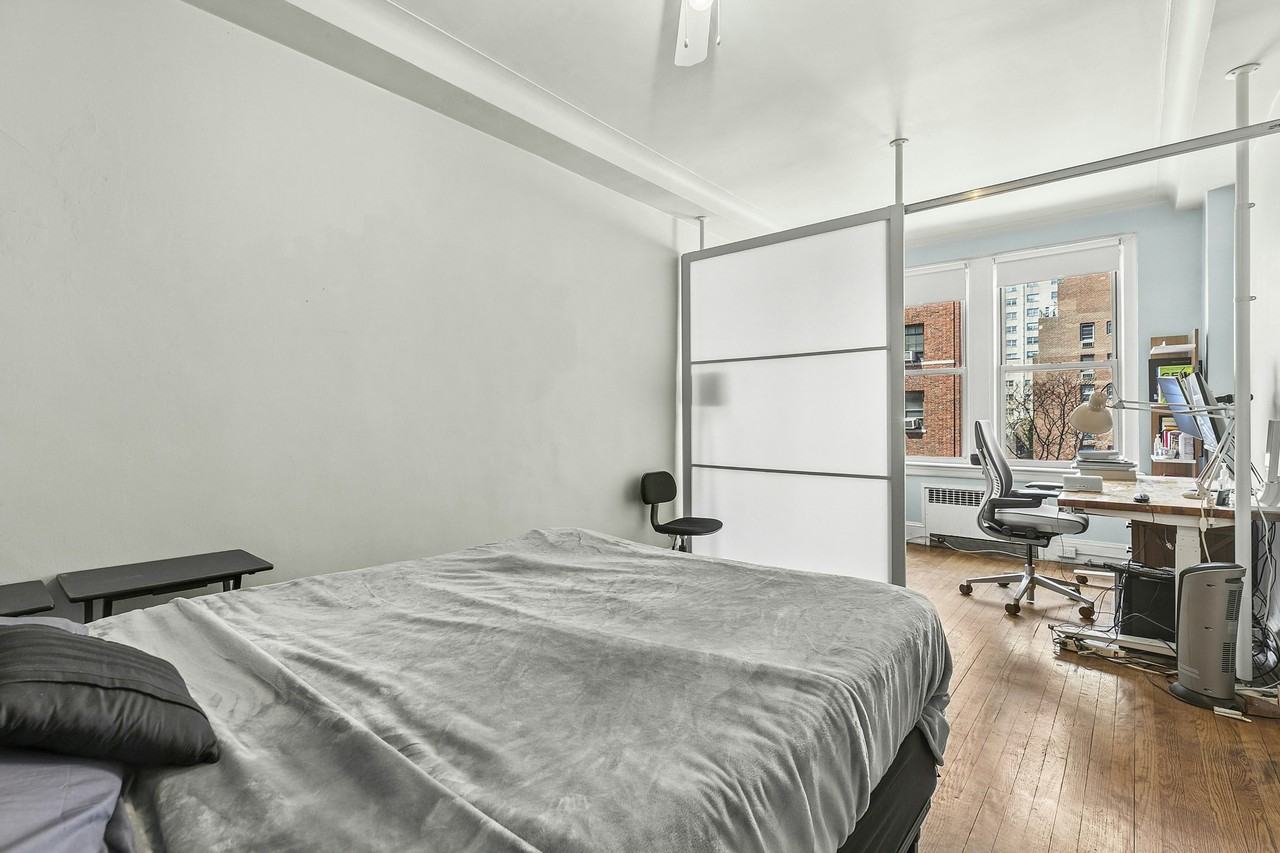 136 E 36th St #7B - Photo 3 of 5