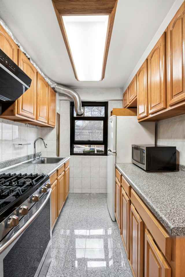 387 Grand St #K103 - Photo 3 of 7