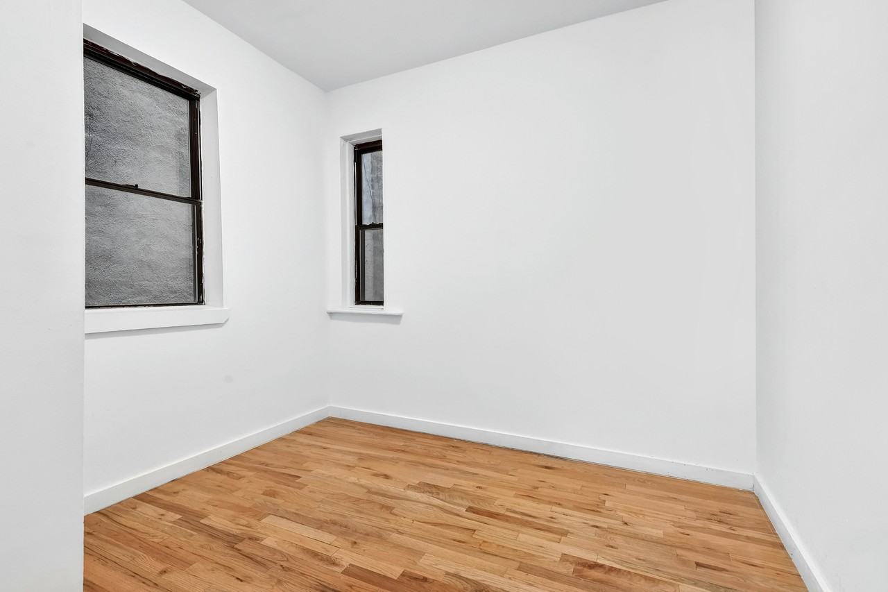 630 E 9th St #7 - Photo 4 of 8