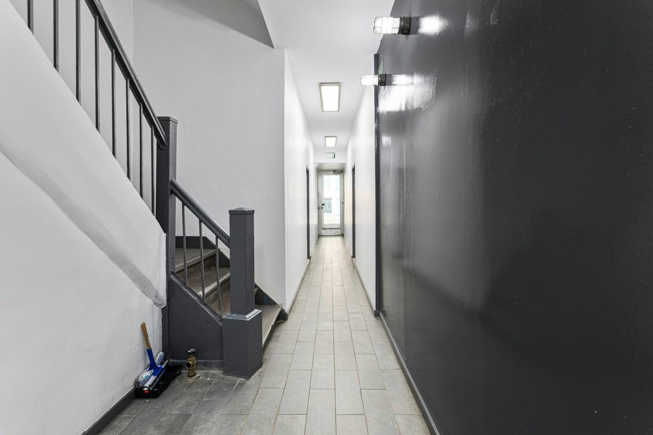 630 E 9th St #7 - Photo 7 of 8