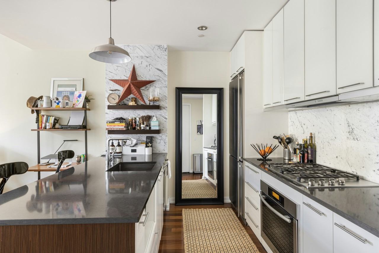 80 Metropolitan Ave #5R - Photo 3 of 6