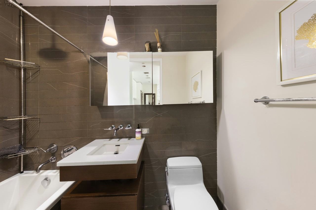 80 Metropolitan Ave #5R - Photo 5 of 6