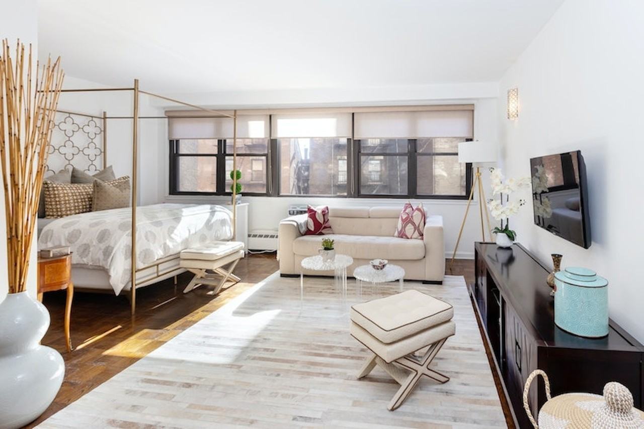 210 E 15th St #5H - Photo 2 of 9