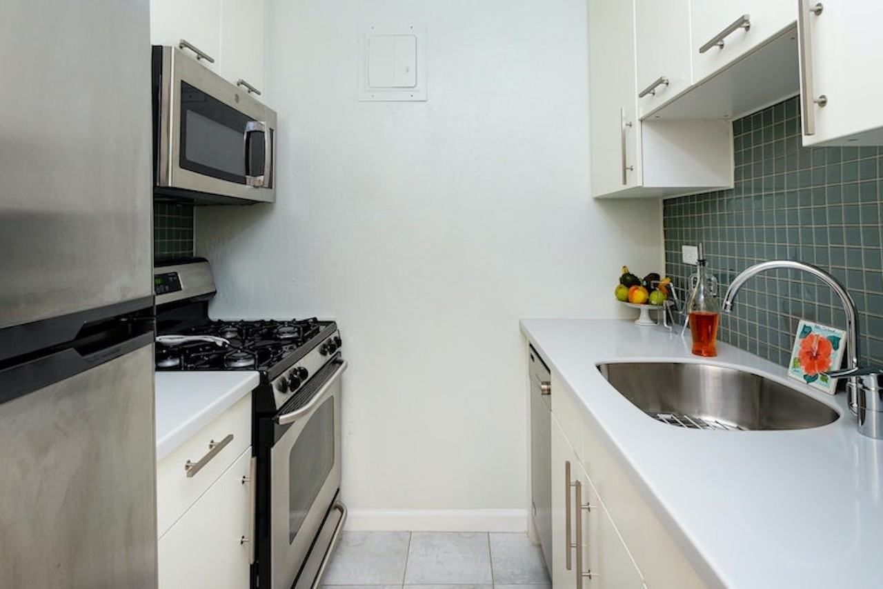 210 E 15th St #5H - Photo 6 of 9