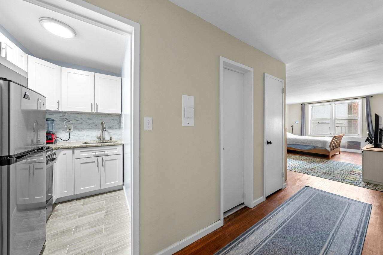 25 W 13th St #5JS - Photo 6 of 8