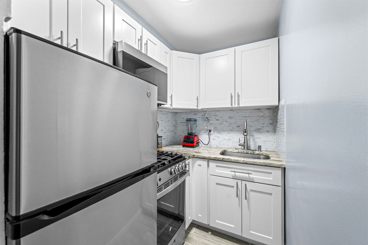 25 W 13th St #5JS - Photo 7 of 8