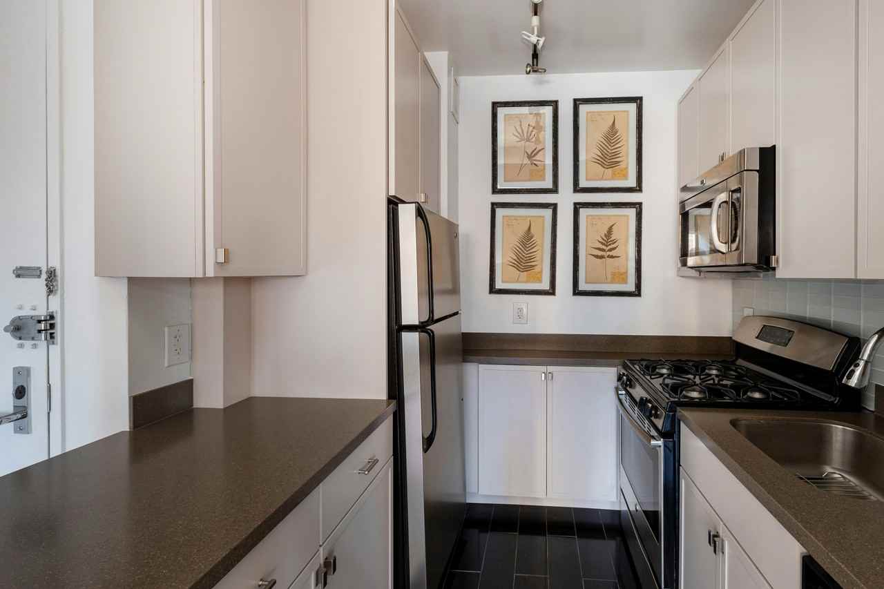 300 E 85th St #1003 - Photo 2 of 4